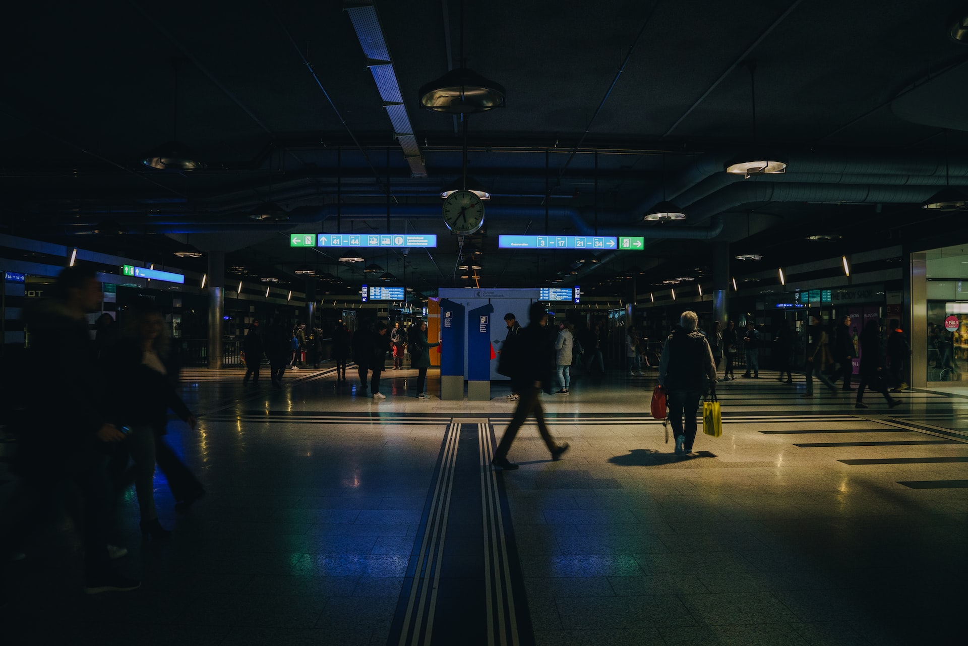 Blackout- Nix geht mehr bei Stromausfall Foto- Claudio Schwarz via Unsplash